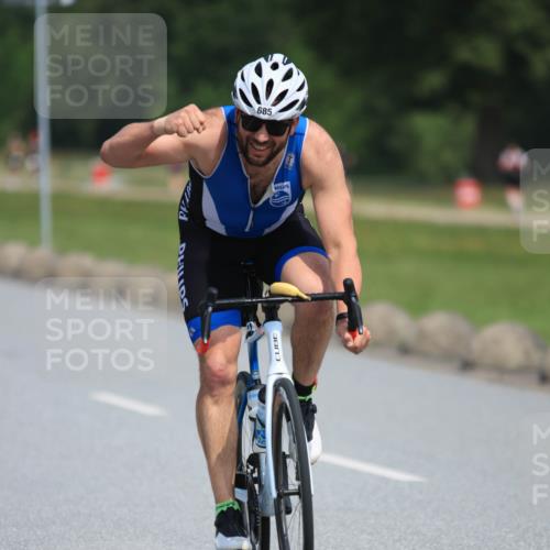 21.06.2025 - 27. Vierlanden-Triathlon H.Heesch http://msf.ph/oto/7986537 15.06.2025 11:34:13 Radfahren 685, 711, 806 meine-sportfotos.de