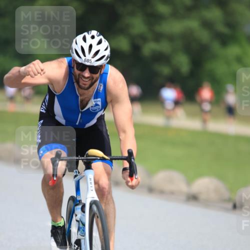 21.06.2025 - 27. Vierlanden-Triathlon H.Heesch http://msf.ph/oto/7986556 15.06.2025 11:34:13 Radfahren 685, 711, 806 meine-sportfotos.de