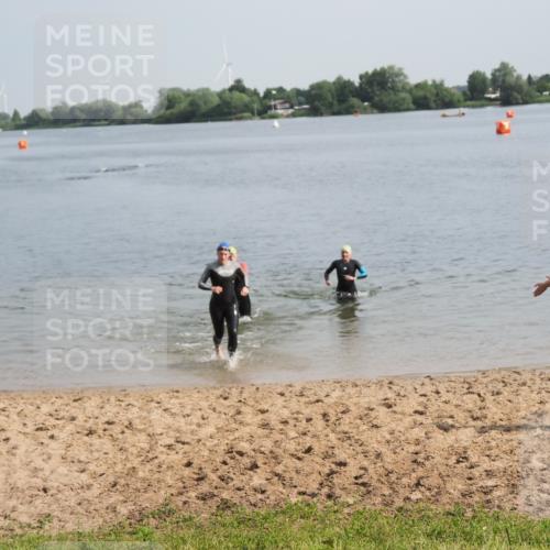 21.06.2025 - 27. Vierlanden-Triathlon MichiJ http://msf.ph/oto/7986563 15.06.2026 09:11:55 Schwimmen 215, 229, 245 meine-sportfotos.de
