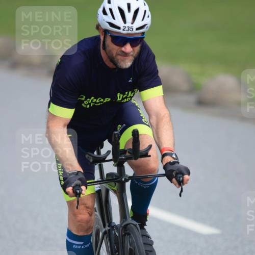 15.06.2025 - 27. Vierlanden-Triathlon H.Heesch http://msf.ph/oto/7986564 15.06.2025 11:12:19 Radfahren 222, 235, 474, 637, 699, 854 meine-sportfotos.de