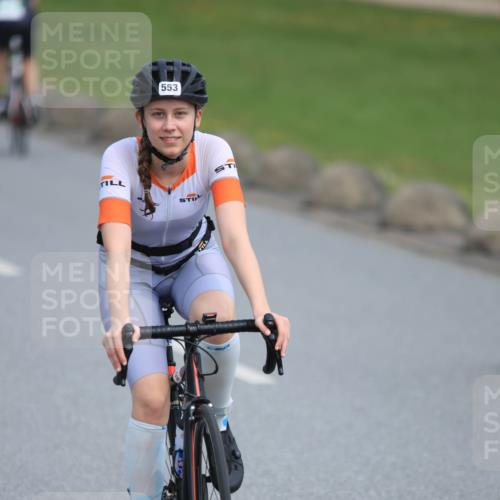 15.06.2025 - 27. Vierlanden-Triathlon H.Heesch http://msf.ph/oto/7986570 15.06.2025 11:12:35 Radfahren 82, 553, 572, 578, 696 meine-sportfotos.de