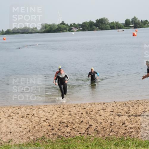 21.06.2025 - 27. Vierlanden-Triathlon MichiJ http://msf.ph/oto/7986578 15.06.2026 09:11:56 Schwimmen 215, 229, 245 meine-sportfotos.de