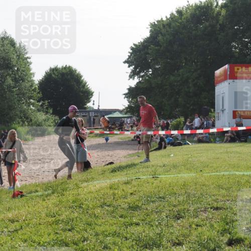 15.06.2025 - 27. Vierlanden-Triathlon KatJ http://msf.ph/oto/7986579 15.06.2025 09:01:55 Schwimmen 196, 206, 214, 242 meine-sportfotos.de