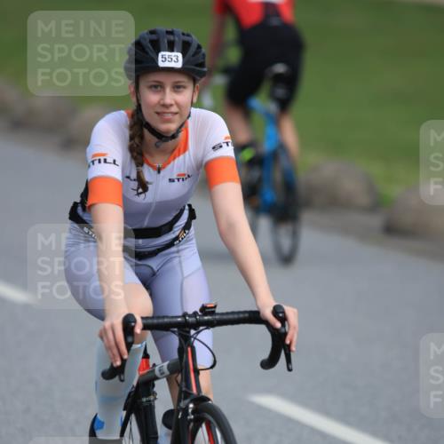 15.06.2025 - 27. Vierlanden-Triathlon H.Heesch http://msf.ph/oto/7986584 15.06.2025 11:12:35 Radfahren 82, 553, 572, 578, 696 meine-sportfotos.de
