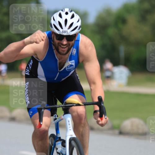 21.06.2025 - 27. Vierlanden-Triathlon H.Heesch http://msf.ph/oto/7986589 15.06.2025 11:34:14 Radfahren 685, 806 meine-sportfotos.de