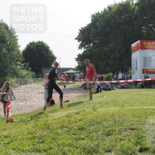 15.06.2025 - 27. Vierlanden-Triathlon KatJ http://msf.ph/oto/7986592 15.06.2025 09:01:55 Schwimmen 196, 206, 214, 242 meine-sportfotos.de