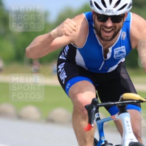 21.06.2025 - 27. Vierlanden-Triathlon H.Heesch http://msf.ph/oto/7986607 15.06.2025 11:34:14 Radfahren 685, 806 meine-sportfotos.de