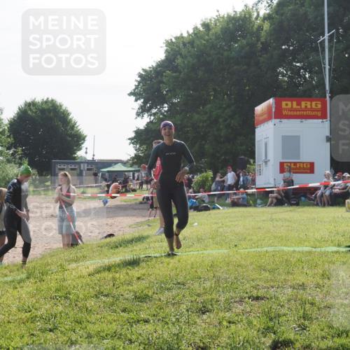 15.06.2025 - 27. Vierlanden-Triathlon KatJ http://msf.ph/oto/7986609 15.06.2025 09:01:56 Schwimmen 196, 206, 214, 242 meine-sportfotos.de
