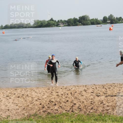 21.06.2025 - 27. Vierlanden-Triathlon MichiJ http://msf.ph/oto/7986612 15.06.2026 09:11:56 Schwimmen 215, 229, 245 meine-sportfotos.de