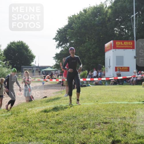 15.06.2025 - 27. Vierlanden-Triathlon KatJ http://msf.ph/oto/7986616 15.06.2025 09:01:56 Schwimmen 196, 206, 214, 242 meine-sportfotos.de