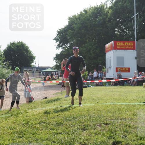 15.06.2025 - 27. Vierlanden-Triathlon KatJ http://msf.ph/oto/7986622 15.06.2025 09:01:57 Schwimmen 196, 206, 214, 242 meine-sportfotos.de