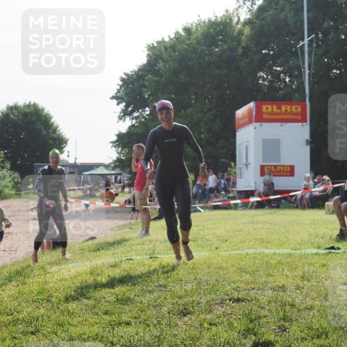 15.06.2025 - 27. Vierlanden-Triathlon KatJ http://msf.ph/oto/7986633 15.06.2025 09:01:57 Schwimmen 196, 206, 214, 242 meine-sportfotos.de
