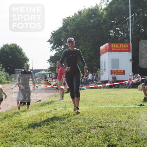 15.06.2025 - 27. Vierlanden-Triathlon KatJ http://msf.ph/oto/7986638 15.06.2025 09:01:57 Schwimmen 196, 206, 214, 242 meine-sportfotos.de