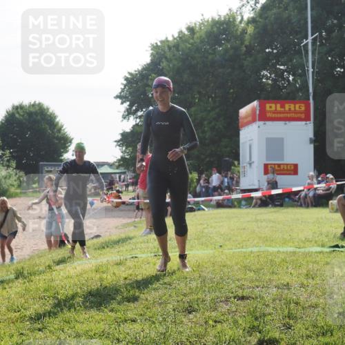 15.06.2025 - 27. Vierlanden-Triathlon KatJ http://msf.ph/oto/7986650 15.06.2025 09:01:57 Schwimmen 196, 206, 214, 242 meine-sportfotos.de