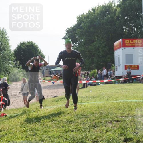 15.06.2025 - 27. Vierlanden-Triathlon KatJ http://msf.ph/oto/7986699 15.06.2025 09:01:59 Schwimmen 196, 206, 214, 242 meine-sportfotos.de