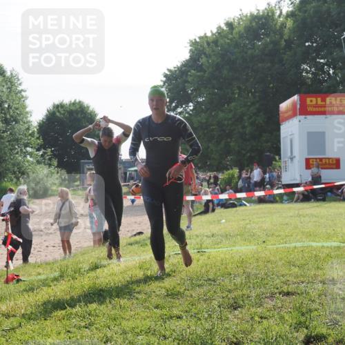 15.06.2025 - 27. Vierlanden-Triathlon KatJ http://msf.ph/oto/7986706 15.06.2025 09:02:00 Schwimmen 196, 206, 214 meine-sportfotos.de