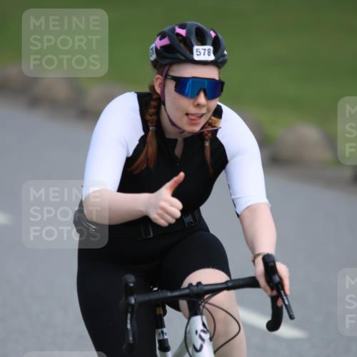 15.06.2025 - 27. Vierlanden-Triathlon H.Heesch http://msf.ph/oto/7986709 15.06.2025 11:12:41 Radfahren 500, 572, 578 meine-sportfotos.de