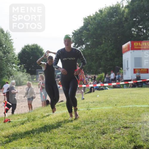 15.06.2025 - 27. Vierlanden-Triathlon KatJ http://msf.ph/oto/7986711 15.06.2025 09:02:00 Schwimmen 196, 206, 214 meine-sportfotos.de