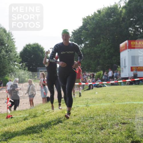 15.06.2025 - 27. Vierlanden-Triathlon KatJ http://msf.ph/oto/7986716 15.06.2025 09:02:00 Schwimmen 196, 206, 214 meine-sportfotos.de