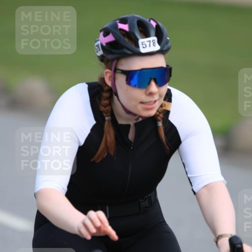 15.06.2025 - 27. Vierlanden-Triathlon H.Heesch http://msf.ph/oto/7986717 15.06.2025 11:12:41 Radfahren 500, 572, 578 meine-sportfotos.de