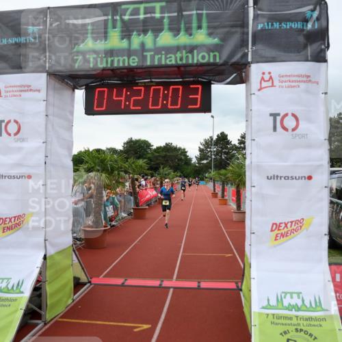 15.06.2025 - 7 Türme Triathlon Michael Strokosch http://msf.ph/oto/7986722 15.06.2025 14:20:03 Ziel 809, 897 meine-sportfotos.de