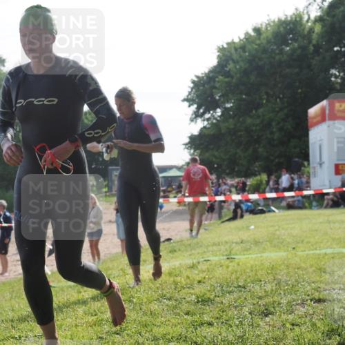 15.06.2025 - 27. Vierlanden-Triathlon KatJ http://msf.ph/oto/7986766 15.06.2025 09:02:01 Schwimmen 196, 206, 214 meine-sportfotos.de