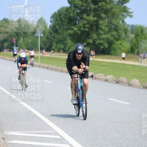 21.06.2025 - 27. Vierlanden-Triathlon H.Heesch http://msf.ph/oto/7986771 15.06.2025 11:34:49 Radfahren 638, 707, 760, 894, 961 meine-sportfotos.de