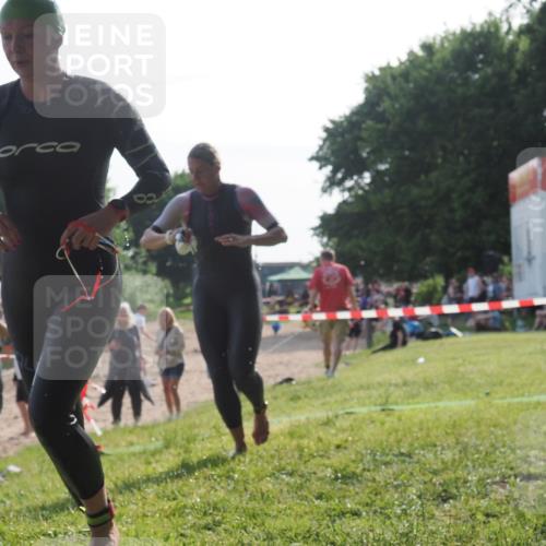 15.06.2025 - 27. Vierlanden-Triathlon KatJ http://msf.ph/oto/7986780 15.06.2025 09:02:01 Schwimmen 196, 206, 214 meine-sportfotos.de