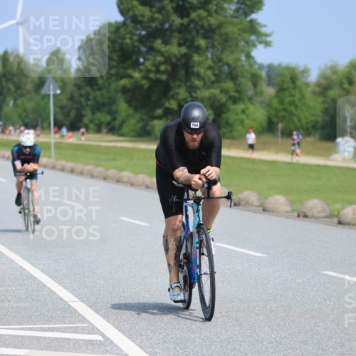 21.06.2025 - 27. Vierlanden-Triathlon H.Heesch http://msf.ph/oto/7986786 15.06.2025 11:34:49 Radfahren 638, 707, 760, 894, 961 meine-sportfotos.de