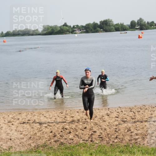 21.06.2025 - 27. Vierlanden-Triathlon MichiJ http://msf.ph/oto/7986790 15.06.2026 09:11:58 Schwimmen 201, 215, 229, 245 meine-sportfotos.de