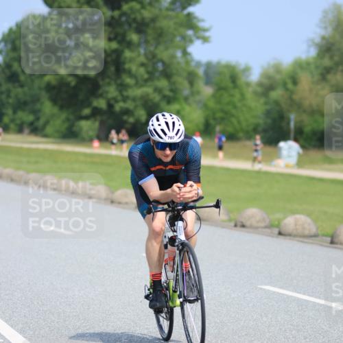 21.06.2025 - 27. Vierlanden-Triathlon H.Heesch http://msf.ph/oto/7986819 15.06.2025 11:34:50 Radfahren 638, 707, 760, 894, 961 meine-sportfotos.de