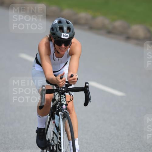 15.06.2025 - 27. Vierlanden-Triathlon H.Heesch http://msf.ph/oto/7986836 15.06.2025 11:15:36 Radfahren 65, 147, 198, 531, 658, 670 meine-sportfotos.de