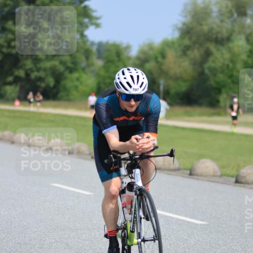 21.06.2025 - 27. Vierlanden-Triathlon H.Heesch http://msf.ph/oto/7986840 15.06.2025 11:34:50 Radfahren 638, 707, 760, 894, 961 meine-sportfotos.de
