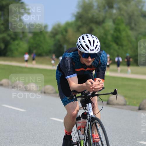 21.06.2025 - 27. Vierlanden-Triathlon H.Heesch http://msf.ph/oto/7986854 15.06.2025 11:34:51 Radfahren 638, 707, 760, 894, 961 meine-sportfotos.de