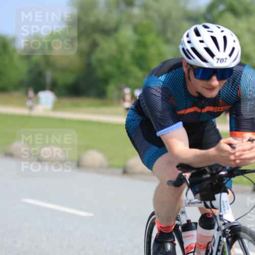 21.06.2025 - 27. Vierlanden-Triathlon H.Heesch http://msf.ph/oto/7986866 15.06.2025 11:34:51 Radfahren 638, 707, 760, 894, 961 meine-sportfotos.de