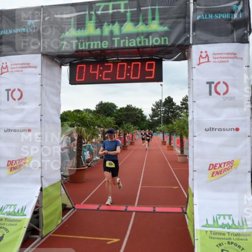 15.06.2025 - 7 Türme Triathlon Michael Strokosch http://msf.ph/oto/7986879 15.06.2025 14:20:09 Ziel 897, 906, 1026 meine-sportfotos.de
