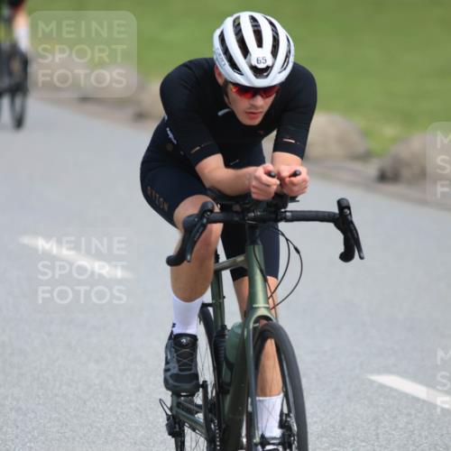15.06.2025 - 27. Vierlanden-Triathlon H.Heesch http://msf.ph/oto/7986887 15.06.2025 11:15:39 Radfahren 65, 147, 198, 531, 670, 729 meine-sportfotos.de