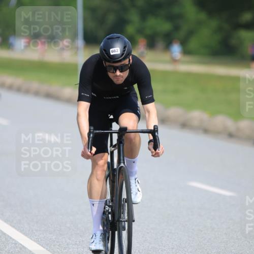 21.06.2025 - 27. Vierlanden-Triathlon H.Heesch http://msf.ph/oto/7986888 15.06.2025 11:35:05 Radfahren 662, 715 meine-sportfotos.de