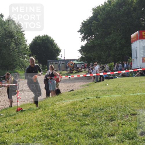 15.06.2025 - 27. Vierlanden-Triathlon KatJ http://msf.ph/oto/7986892 15.06.2025 09:02:38 Schwimmen 200, 246 meine-sportfotos.de