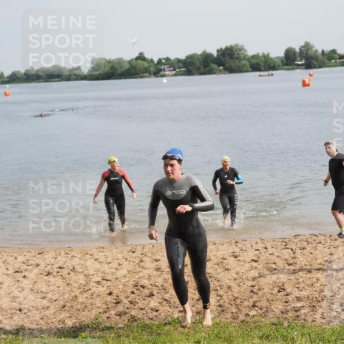 21.06.2025 - 27. Vierlanden-Triathlon MichiJ http://msf.ph/oto/7986893 15.06.2026 09:11:59 Schwimmen 201, 215, 229, 245 meine-sportfotos.de