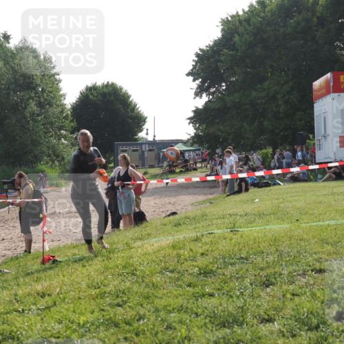 15.06.2025 - 27. Vierlanden-Triathlon KatJ http://msf.ph/oto/7986899 15.06.2025 09:02:38 Schwimmen 200, 246 meine-sportfotos.de