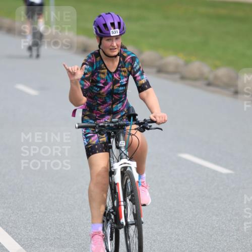 15.06.2025 - 27. Vierlanden-Triathlon H.Heesch http://msf.ph/oto/7986900 15.06.2025 11:15:41 Radfahren 65, 147, 531, 670, 729, 779 meine-sportfotos.de