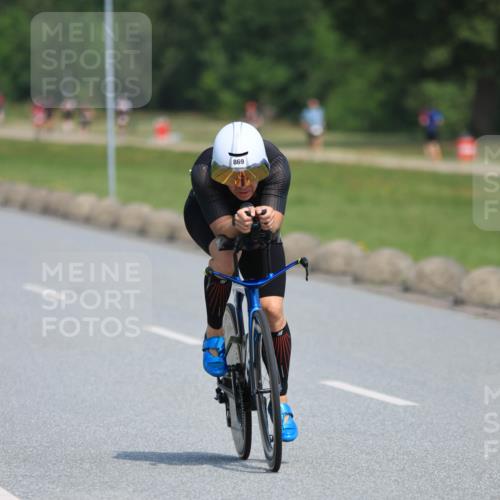 21.06.2025 - 27. Vierlanden-Triathlon H.Heesch http://msf.ph/oto/7986902 15.06.2025 11:35:06 Radfahren 662 meine-sportfotos.de