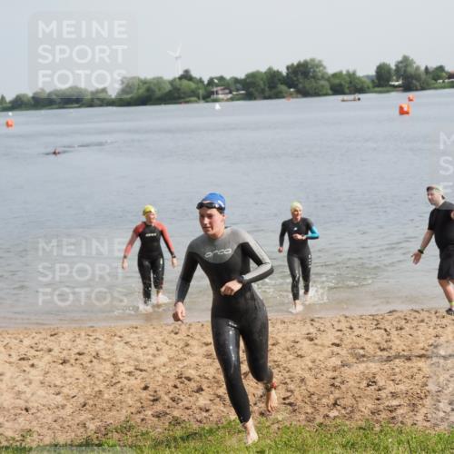 21.06.2025 - 27. Vierlanden-Triathlon MichiJ http://msf.ph/oto/7986910 15.06.2026 09:11:59 Schwimmen 201, 215, 229, 245 meine-sportfotos.de
