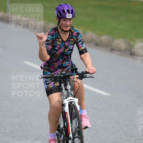 15.06.2025 - 27. Vierlanden-Triathlon H.Heesch http://msf.ph/oto/7986915 15.06.2025 11:15:41 Radfahren 65, 147, 531, 670, 729, 779 meine-sportfotos.de