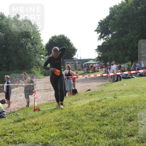 15.06.2025 - 27. Vierlanden-Triathlon KatJ http://msf.ph/oto/7986921 15.06.2025 09:02:39 Schwimmen 200, 223, 246 meine-sportfotos.de