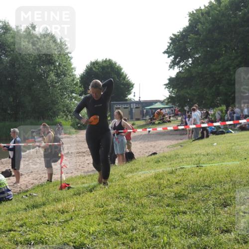 15.06.2025 - 27. Vierlanden-Triathlon KatJ http://msf.ph/oto/7986928 15.06.2025 09:02:39 Schwimmen 200, 223, 246 meine-sportfotos.de