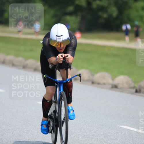 21.06.2025 - 27. Vierlanden-Triathlon H.Heesch http://msf.ph/oto/7986930 15.06.2025 11:35:07 Radfahren 662 meine-sportfotos.de