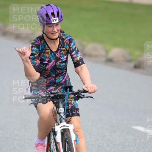 15.06.2025 - 27. Vierlanden-Triathlon H.Heesch http://msf.ph/oto/7986948 15.06.2025 11:15:42 Radfahren 65, 147, 531, 670, 729, 779 meine-sportfotos.de