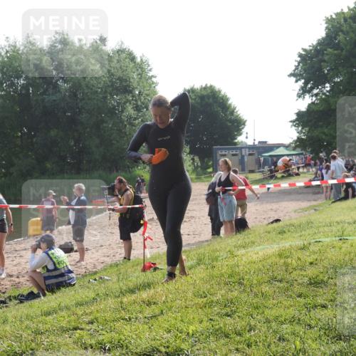 15.06.2025 - 27. Vierlanden-Triathlon KatJ http://msf.ph/oto/7986955 15.06.2025 09:02:40 Schwimmen 200, 223, 246 meine-sportfotos.de